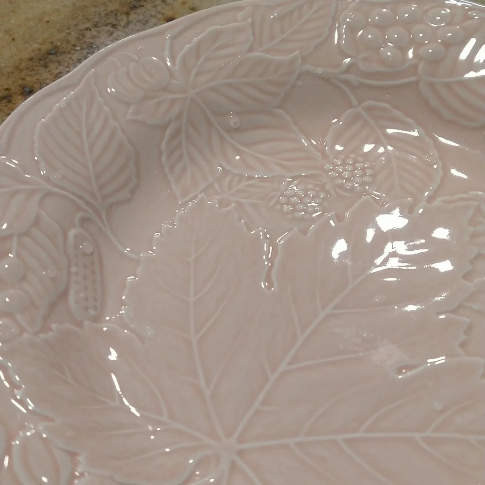 Vintage Nikko Woodbury peach/ pink majolica plate 8